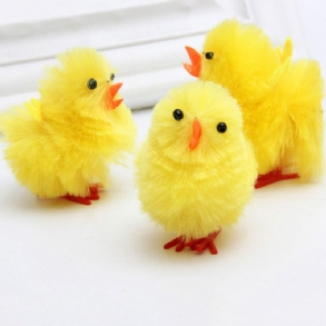Bolyhos Kis Sárga Csirke Szép Szemekkel És Álló Testtartással Húsvéti Díszek Ajándék Gyerekeknek