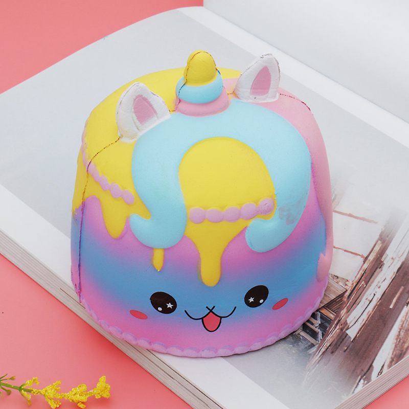 Kawaii Crown Cake Squishy Aranyos Puha Solw Rising Toy Rajzfilm Ajándékgyűjtemény Csomagolással