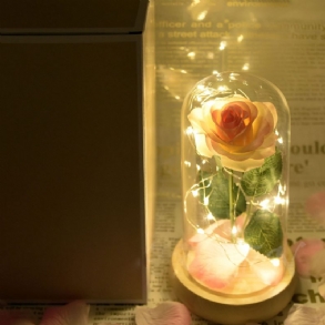 Champagne Roses Lámpa Led-es Tündérfüzérrel Lehullott Szirmokkal És Abs Talppal Üvegkupolában Valentin-napi Romantikus Ajándékok