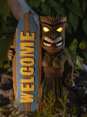 1 Db Led-es Welocme Vintage Resin Kreatív Törzsi Totem Figura Szobor Szörfdeszkával Kültéri Belső Udvari Kerti Dekorációval